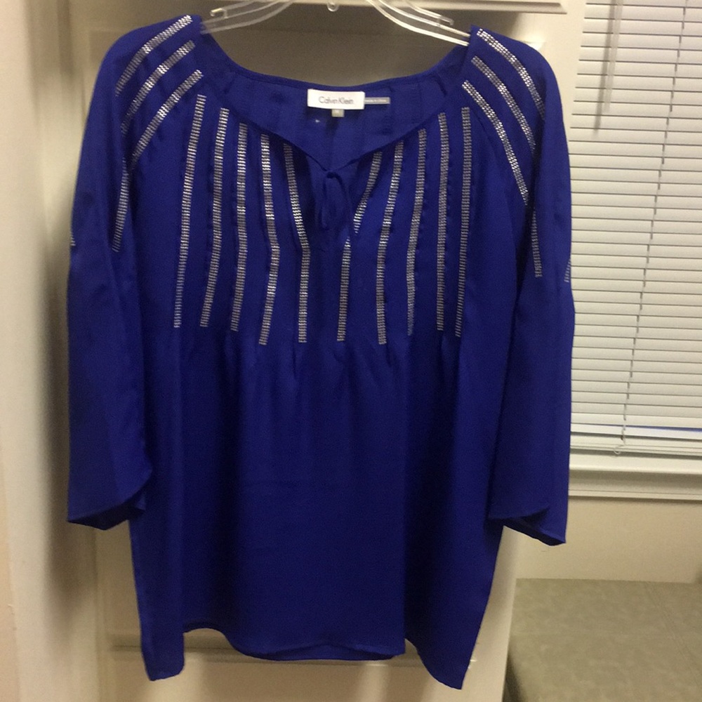 Calvin Klein pullover top, size Medium.